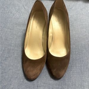 Bandolino Brown Suede Wedges. Used like New in box.